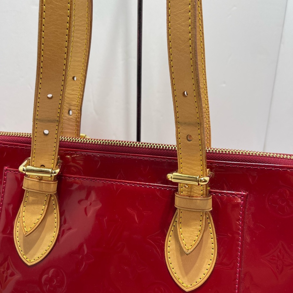 Louis Vuitton Vintage Monogram Vernis Rosewood Avenue comes with dust bag. - Picture 7 of 16